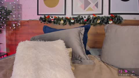 Snapshot of agattaduque chatting on 12-15-24, 04:18    online show from 12-15-24, 04:18