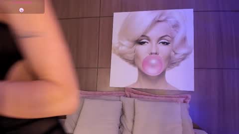 Snapshot of agattaduque chatting on 11-08-25, 10:41 online show from 11-08-25, 10:41