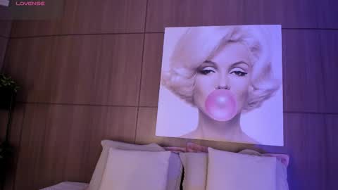 Snapshot of agattaduque chatting on 11-28-25, 12:35 online show from 11-28-25, 12:35