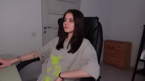 Agelina Lilly Laura online show from 01-26-25, 08:14