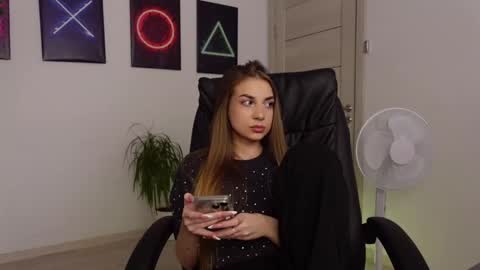 Agelina Lilly Laura online show from 02-15-25, 09:49