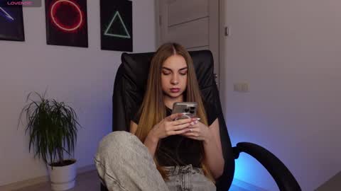 Agelina Lilly Laura online show from 02-16-25, 07:26