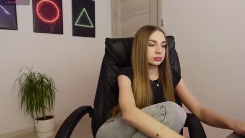 Agelina Lilly Laura online show from 02-16-25, 10:32