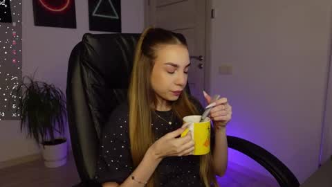 Agelina Lilly Laura online show from 02-23-25, 06:07