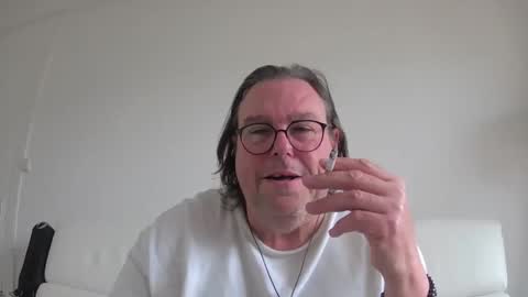 Snapshot of agias chatting on 03-07-25, 08:34 Agias online show from 03-07-25, 08:34