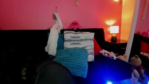  ines  online show from 10-15-25, 02:06