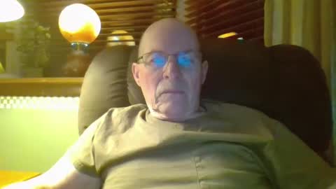 aguynrkfrd online show from 02-02-25, 10:24