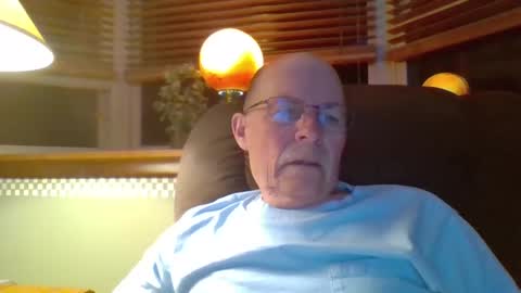 aguynrkfrd online show from 10-02-25, 09:27