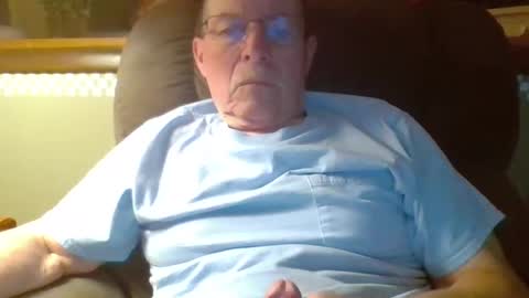 aguynrkfrd online show from 11-11-25, 10:37