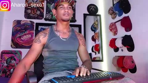 Snapshot of aharon_sexo1 chatting on 01-15-25, 03:00 Aharon  Zamora online show from 01-15-25, 03:00