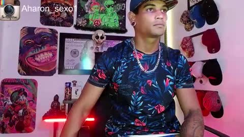 Snapshot of aharon_sexo1 chatting on 01-21-25, 01:11 Aharon  Zamora online show from 01-21-25, 01:11