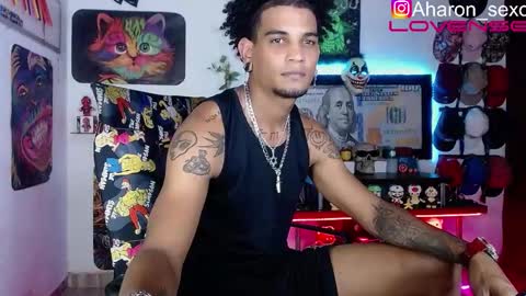 Snapshot of aharon_sexo1 chatting on 10-24-25, 01:24 Aharon  Zamora online show from 10-24-25, 01:24