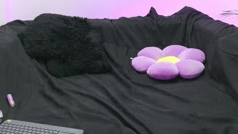 Snapshot of ahri_ossuri chatting on 12-16-24, 06:21 ahri online show from 12-16-24, 06:21