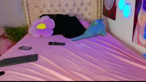 Snapshot of ahri_ossuri chatting on 02-13-25, 12:46 ahri online show from 02-13-25, 12:46