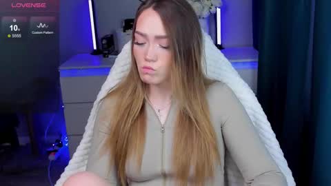 Snapshot of ai__girl chatting on 11-15-25, 10:12 ai__girl online show from 11-15-25, 10:12