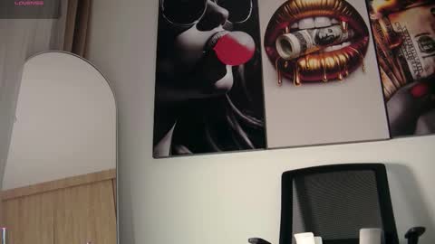 Aida  online show from 12-18-25, 11:16