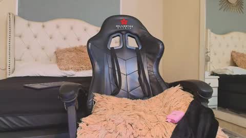 aiden_royce online show from 11-24-25, 06:18