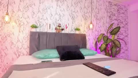 Snapshot of aihnoa_split chatting on 10-11-25, 12:58 AIHNOA online show from 10-11-25, 12:58