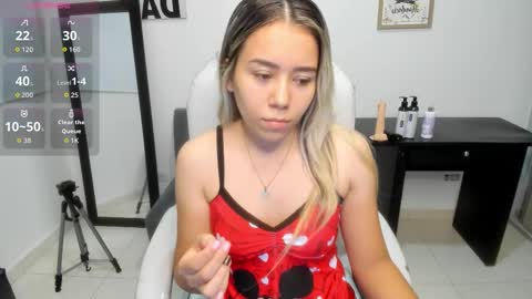 Snapshot of aiilyn_dss18 chatting on 09-19-25, 09:32 Ailyn online show from 09-19-25, 09:32