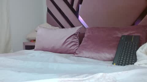 aiilynsmiith online show from 10-23-25, 03:39