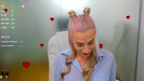 Snapshot of aileen_williams chatting on 09-18-25, 07:32 Allie online show from 09-18-25, 07:32