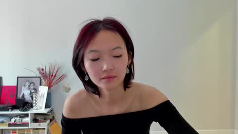 Snapshot of ailey_chao chatting on 11-06-25, 04:02 Ailey online show from 11-06-25, 04:02