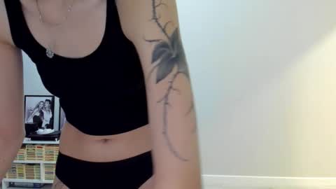 Snapshot of ailey_chao chatting on 11-29-25, 01:30 Ailey online show from 11-29-25, 01:30