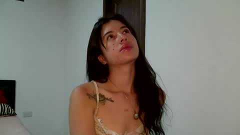 Snapshot of aine_ileana chatting on 09-10-25, 01:11 J online show from 09-10-25, 01:11