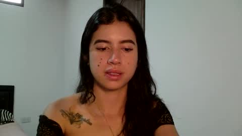 Snapshot of aine_ileana chatting on 09-11-25, 03:45 J online show from 09-11-25, 03:45