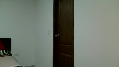 Snapshot of aine_ileana chatting on 09-14-25, 02:05 J online show from 09-14-25, 02:05