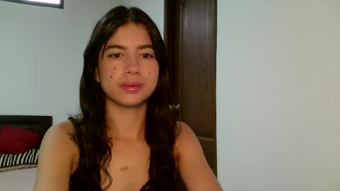 Snapshot of aine_ileana chatting on 09-21-25, 02:19 J online show from 09-21-25, 02:19