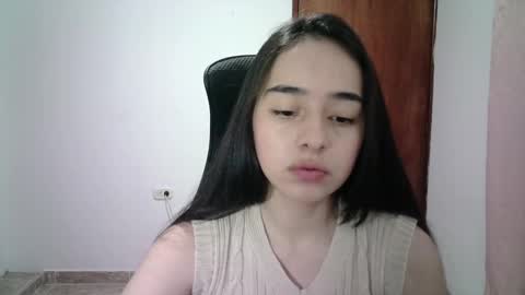 Snapshot of aineangeel chatting on 10-01-25, 01:33 AINE online show from 10-01-25, 01:33