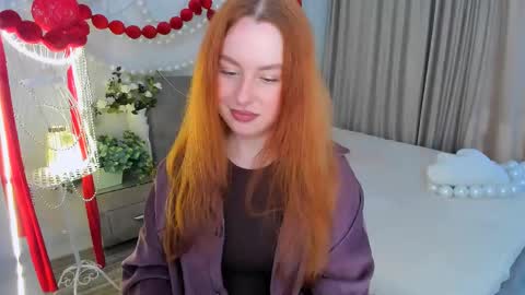 Snapshot of airysilhouette chatting on 05-27-26, 04:20 Louise online show from 05-27-26, 04:20