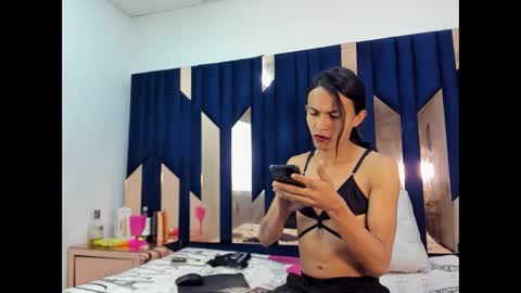 Aisha online show from 10-11-25, 01:27