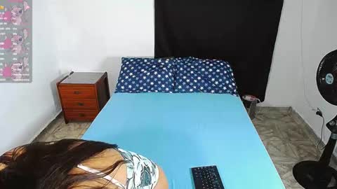 Snapshot of aisha_stacey0410 chatting on 09-10-25, 10:21 aisha_stacey0410 online show from 09-10-25, 10:21