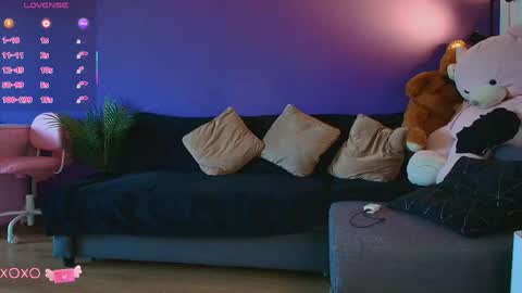 Lora online show from 04-16-26, 09:32