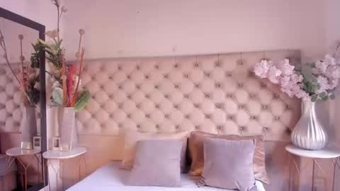 AishaValcazar online show from 12-20-25, 07:43