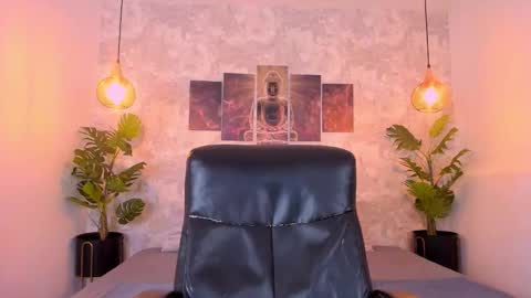 little aitana  online show from 12-18-25, 10:05