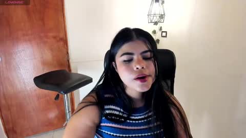 Snapshot of aitana_purple chatting on 10-06-25, 07:33  Aitana  online show from 10-06-25, 07:33