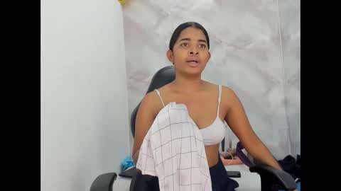 aitana online show from 10-06-25, 01:41