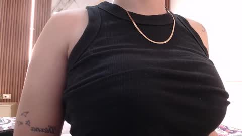 Snapshot of aixa_shaw chatting on 02-04-26, 12:22 AIXA online show from 02-04-26, 12:22