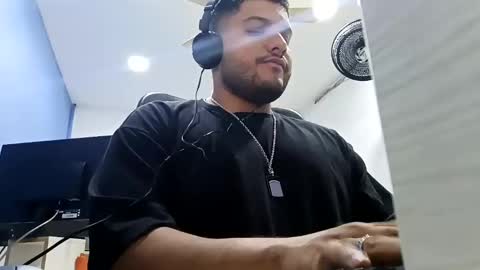 Esteban online show from 02-05-25, 04:48