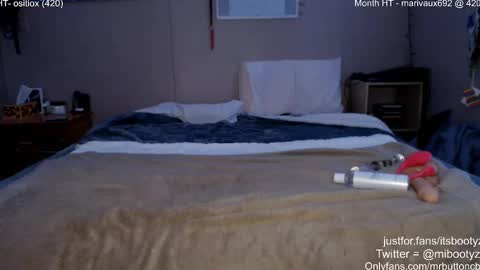 Snapshot of akabutt chatting on 02-22-25, 02:39 Alec online show from 02-22-25, 02:39