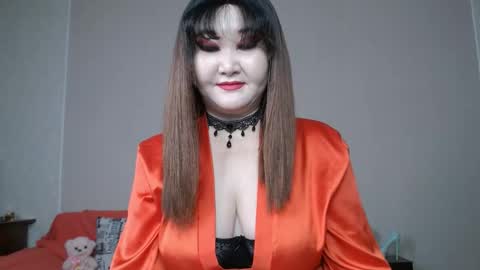 Snapshot of akanire chatting on 11-23-25, 03:28 Shelly online show from 11-23-25, 03:28