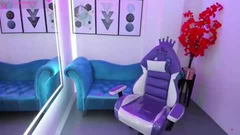 Azaka  online show from 09-20-25, 12:17