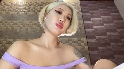 Snapshot of akemi_jp chatting on 02-25-25, 06:31 Akemi online show from 02-25-25, 06:31