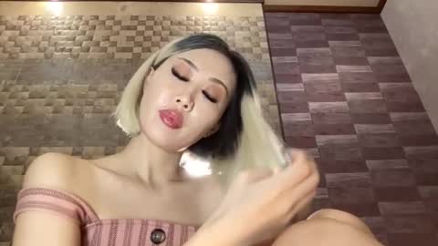 Snapshot of akemi_jp chatting on 09-30-25, 09:42 Akemi online show from 09-30-25, 09:42