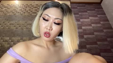 Snapshot of akemi_jp chatting on 10-12-25, 07:13 Akemi online show from 10-12-25, 07:13