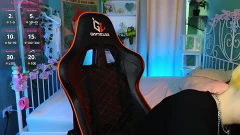 Akemi online show from 03-08-25, 10:11