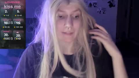 Snapshot of akira_ivyy chatting on 09-21-25, 09:16 Akira online show from 09-21-25, 09:16